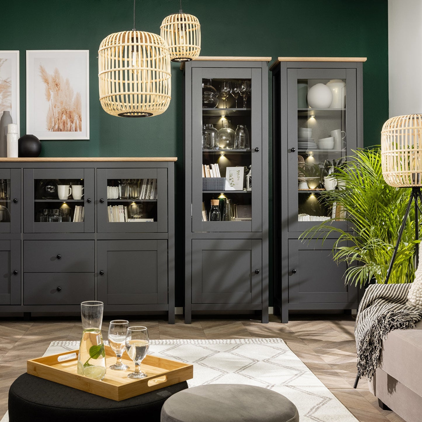 DISPLAY CABINET HESEN