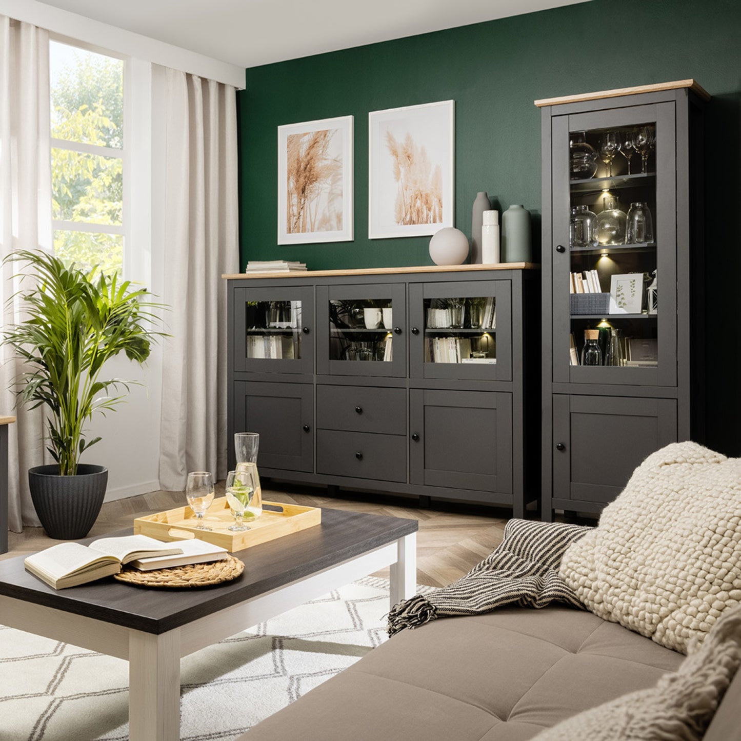 DISPLAY CABINET HESEN