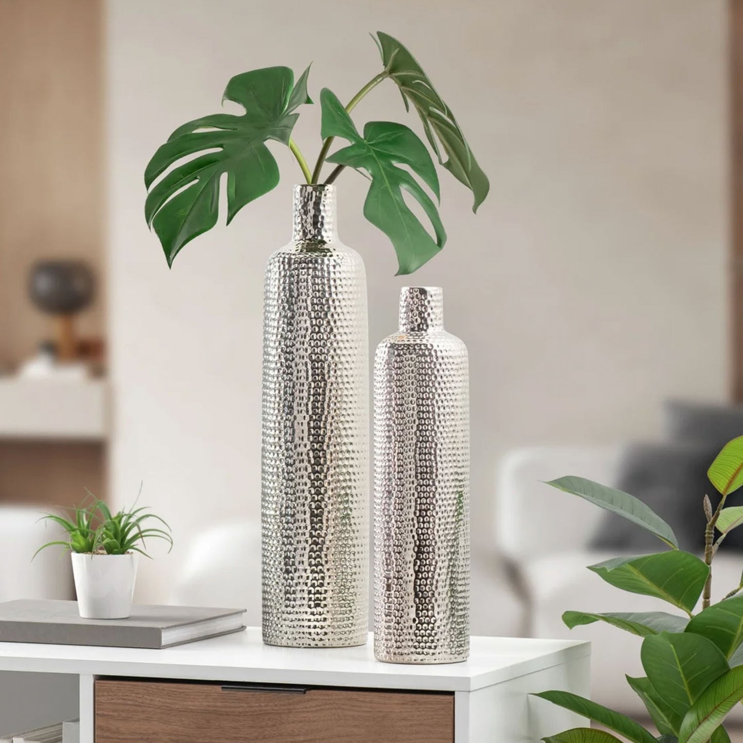 MEDIUM HELIO HAMMERED VASE