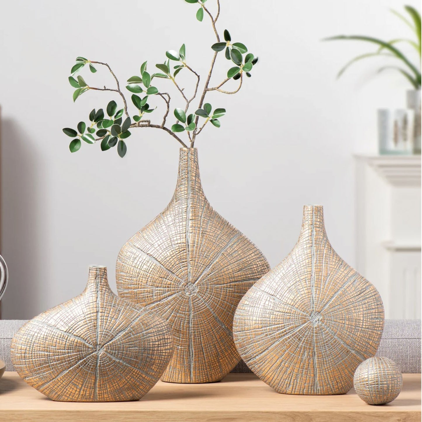 RADIANT BARK DECOR BALL